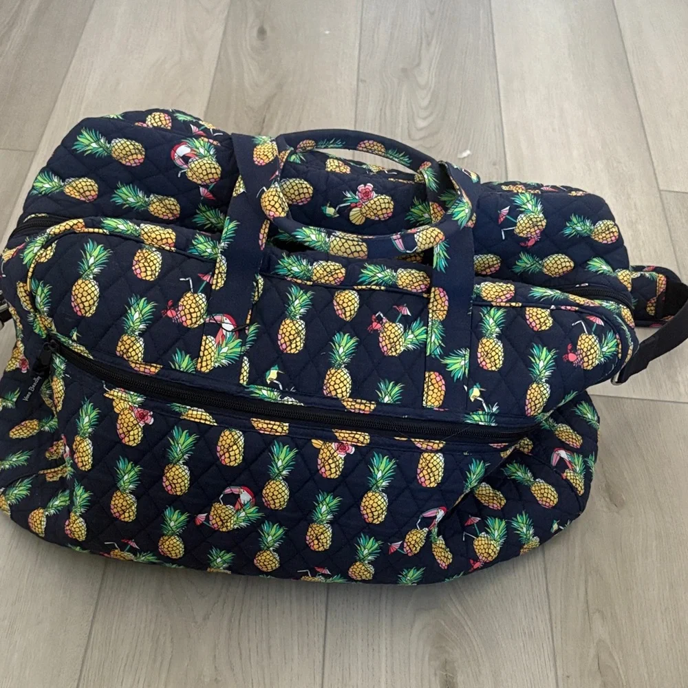 Vera Bradley Toucan Party Pineapple quilted bag set. Plus 4 other travel items - Picture 12 of 16